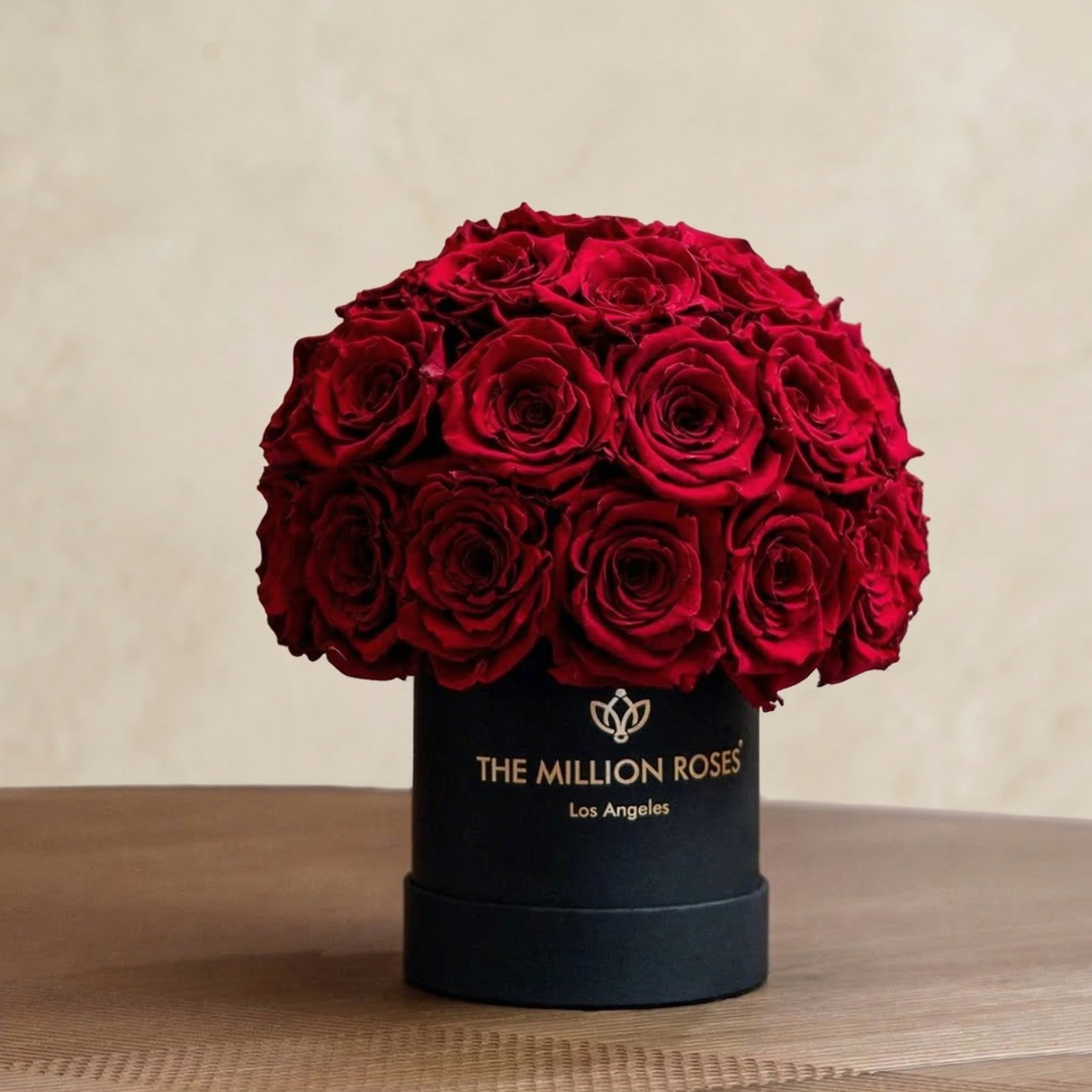 Essence Black Superdome Box | Red Roses