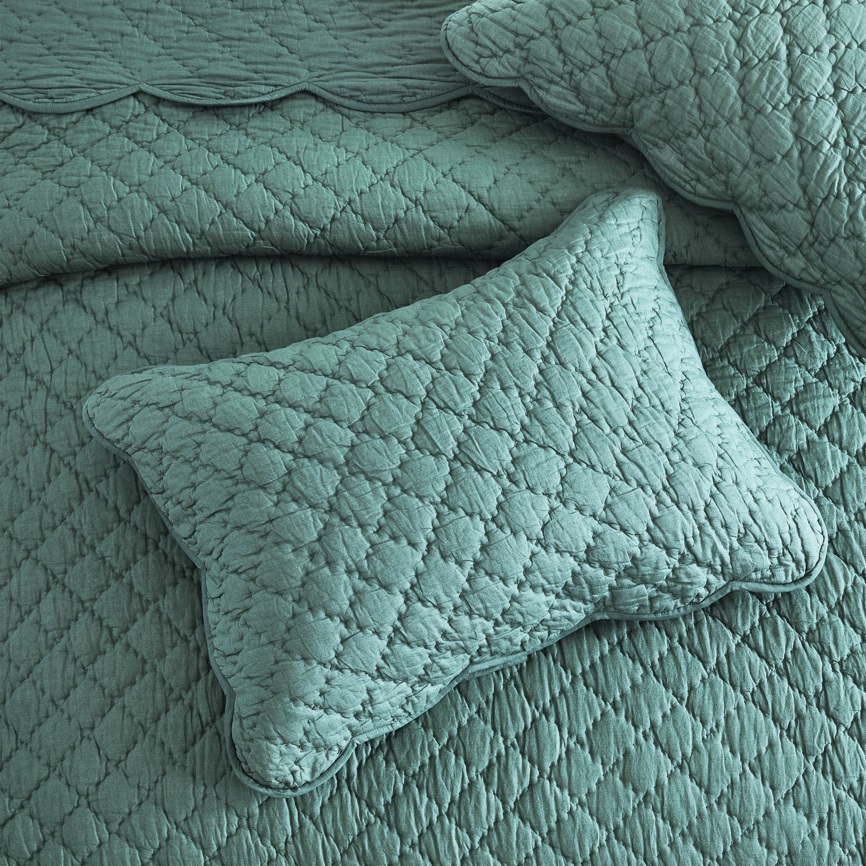 Diamond Scallop Cotton Voile Hand Stitched Quilt Set