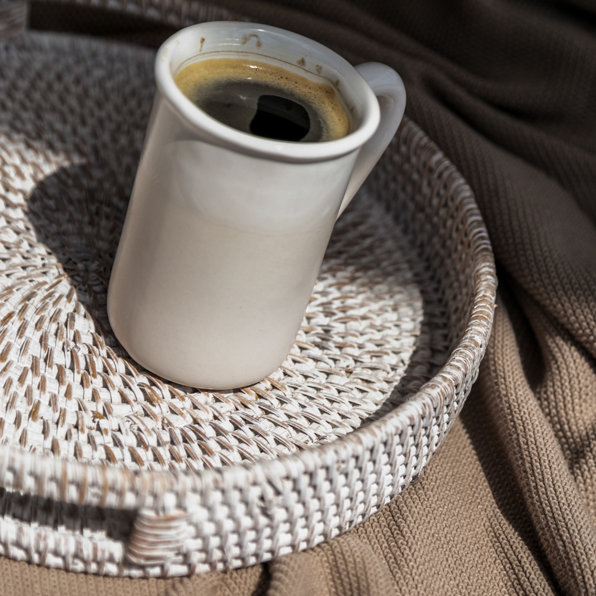 404 Round Rattan Tray — Decorative White Woven Tray for Coffee Table & Home