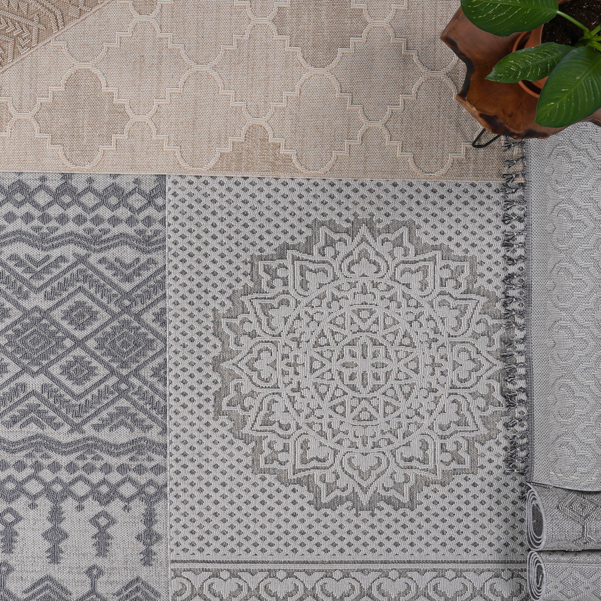 Guros - 8' X 10' Traditional Indoor / Outdoor Area Rug - Natural