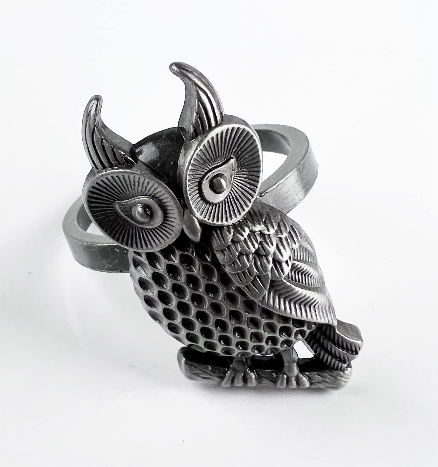 Fennco Styles Perched Owl Metal Napkin Rings, Set of 4 - Animal Napkin Holders for Home Décor, Dining Table, Banquets, Family Gathering and Special Occasions