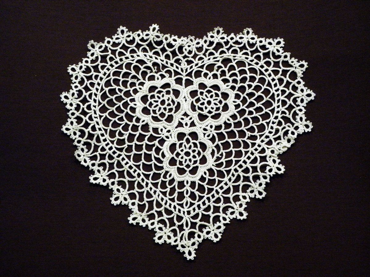 Fennco Styles Handmade All-Over Tatted Lace Doilies, 10-inch Heart Shaped, White Color, Set of 4