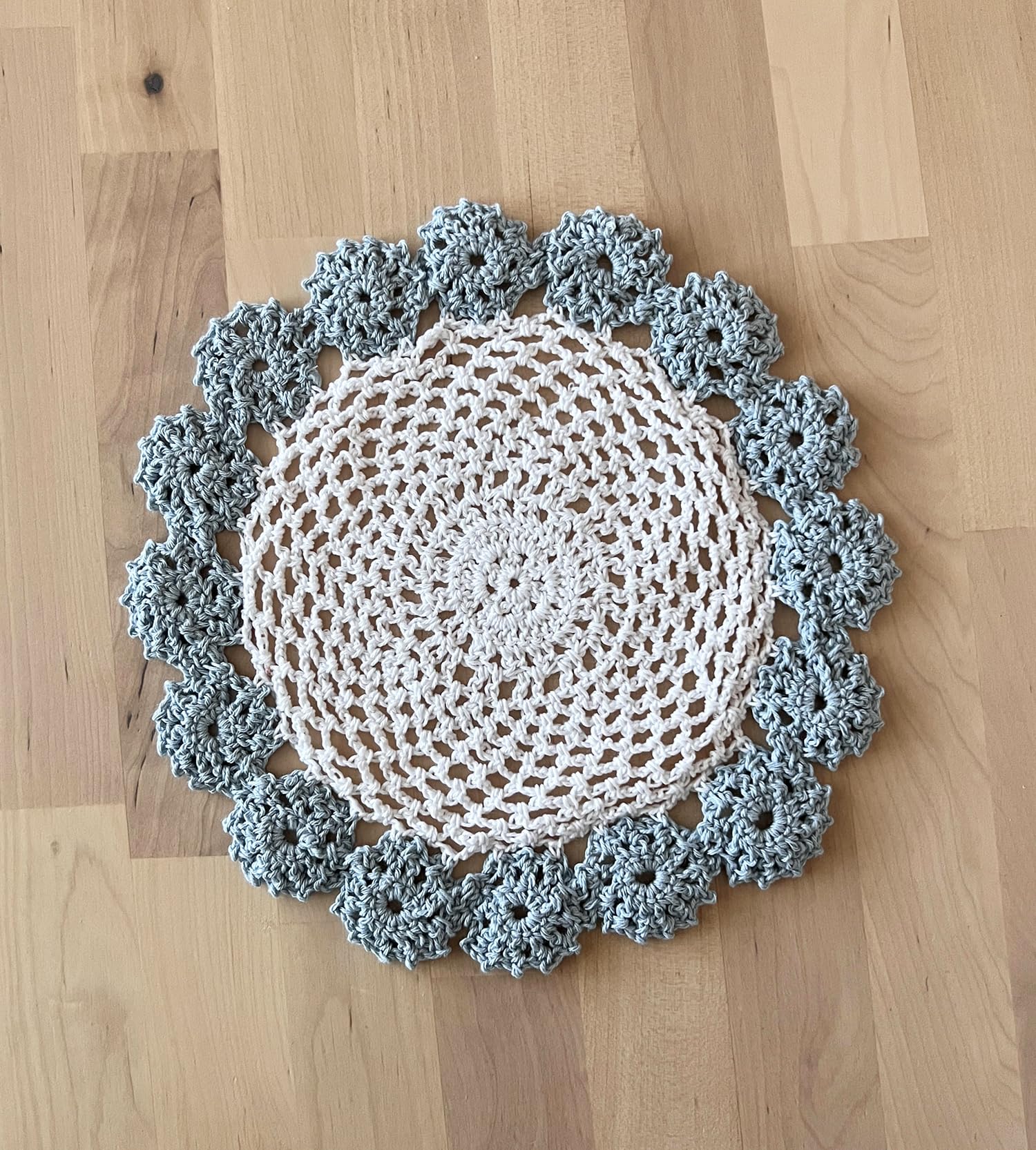 Fennco Styles Handmade Two-Tone Floral Crochet Tray Doily, 9" Round - Cloth Placemat for Everyday Use, Holidays, Home Décor, Cocktail Party, Tea Party, Special Occasion
