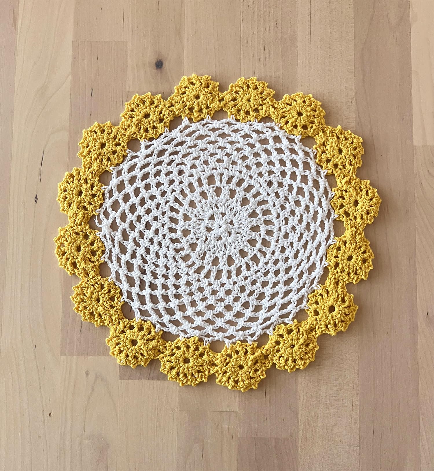 Fennco Styles Handmade Two-Tone Floral Crochet Tray Doily, 9" Round - Cloth Placemat for Everyday Use, Holidays, Home Décor, Cocktail Party, Tea Party, Special Occasion