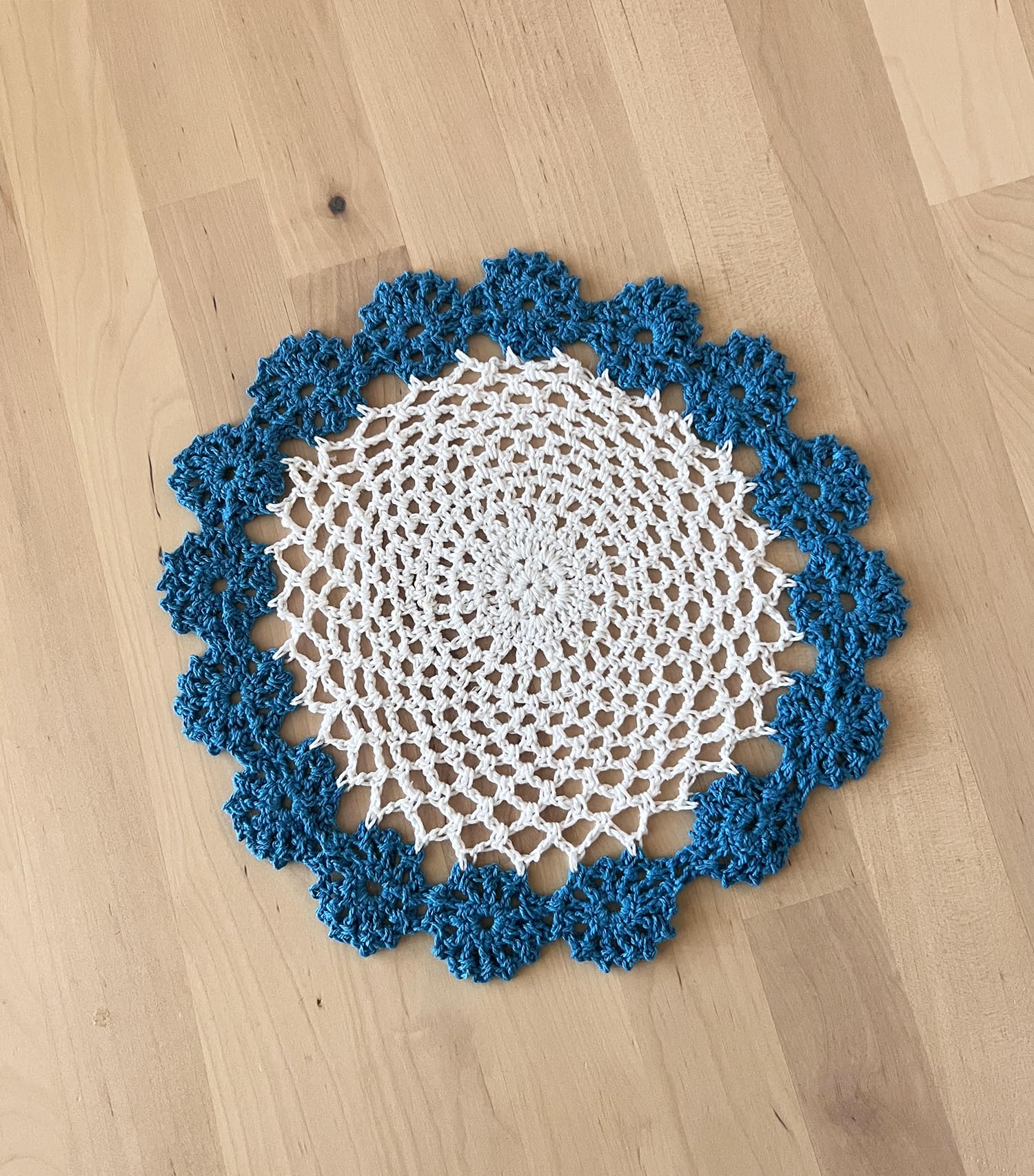 Fennco Styles Handmade Two-Tone Floral Crochet Tray Doily, 9" Round - Cloth Placemat for Everyday Use, Holidays, Home Décor, Cocktail Party, Tea Party, Special Occasion