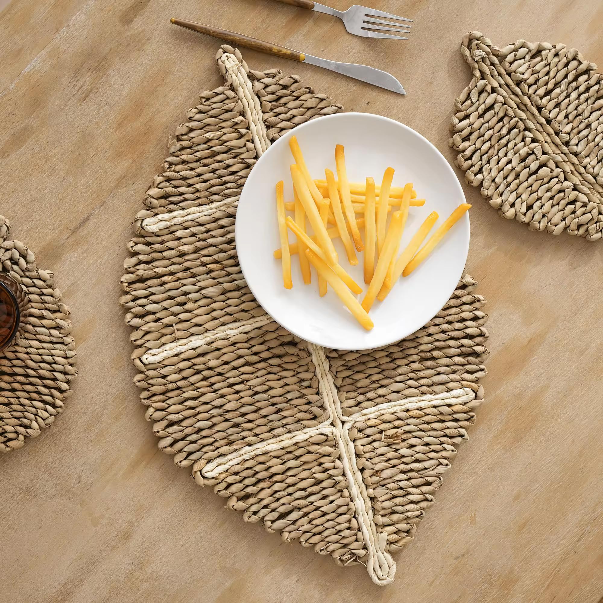 Fennco Styles Natural Corn Husk Leaf Shaped Placemats 13" W x 20" L, Set of 4 - Hand-Woven Table Mats Heat Resistant Insulation for Home, Boho Décor, Dining Table, Banquets, and Special Events