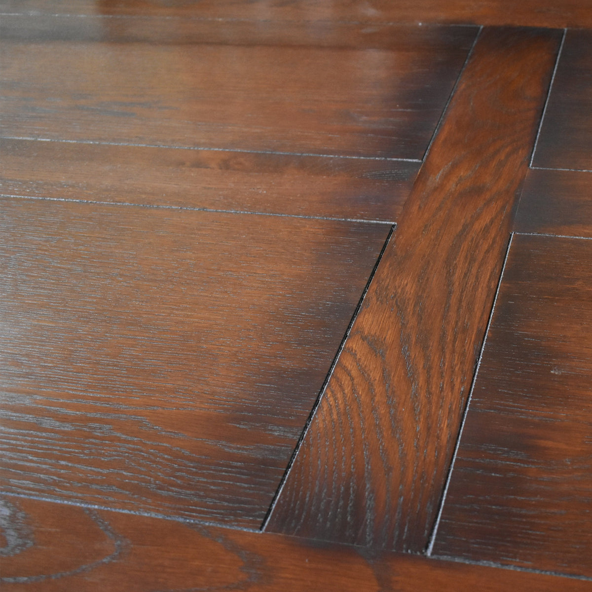 Mission Style Oak Stow Leaf Dining Table (2 Colors Available)