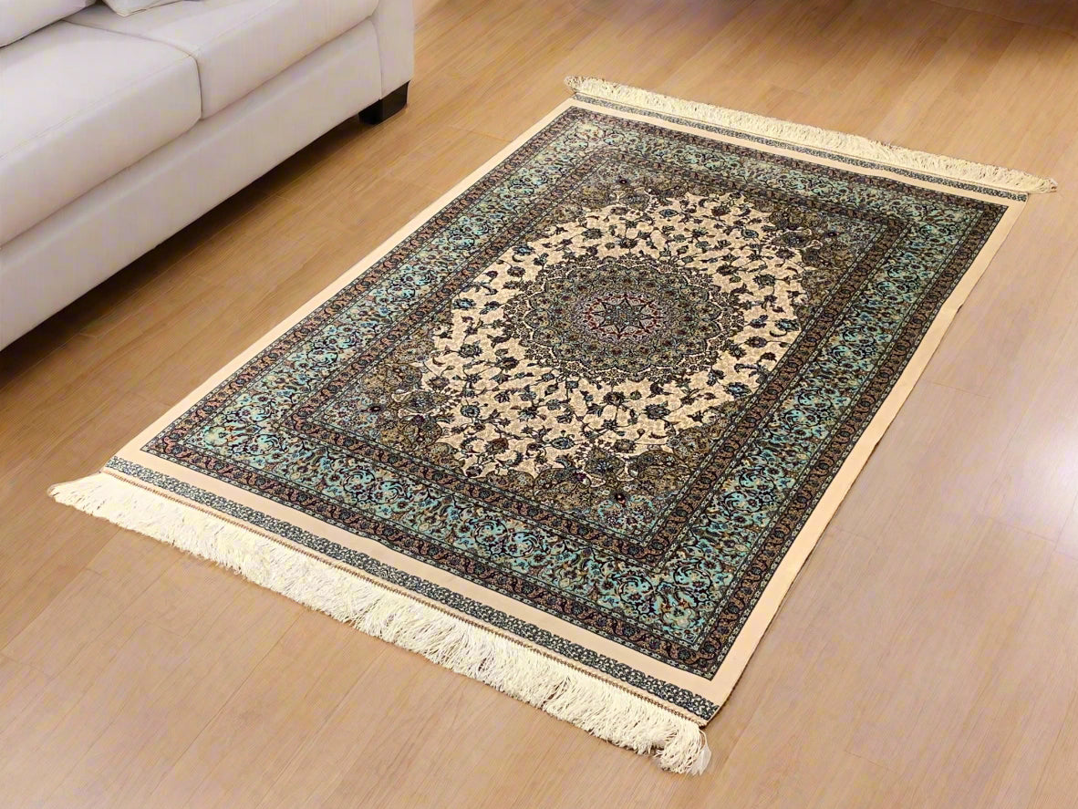 Exquisite 100% Silk Persian Design Rug – Elegant and Luxurious, size 3' 2 " x 4' 9" (H)