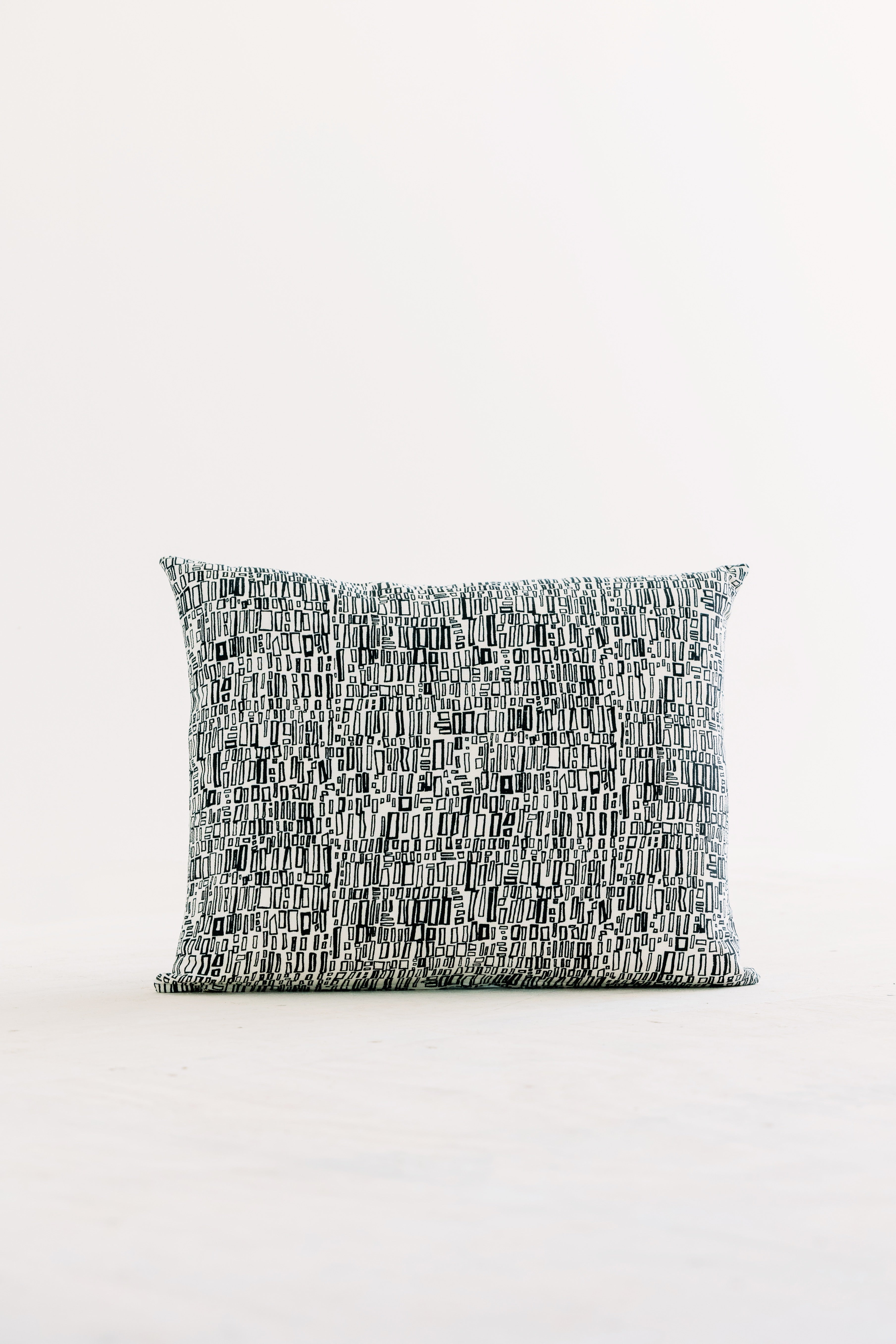 Leucadia in Albatross 16" x 20" Pillow