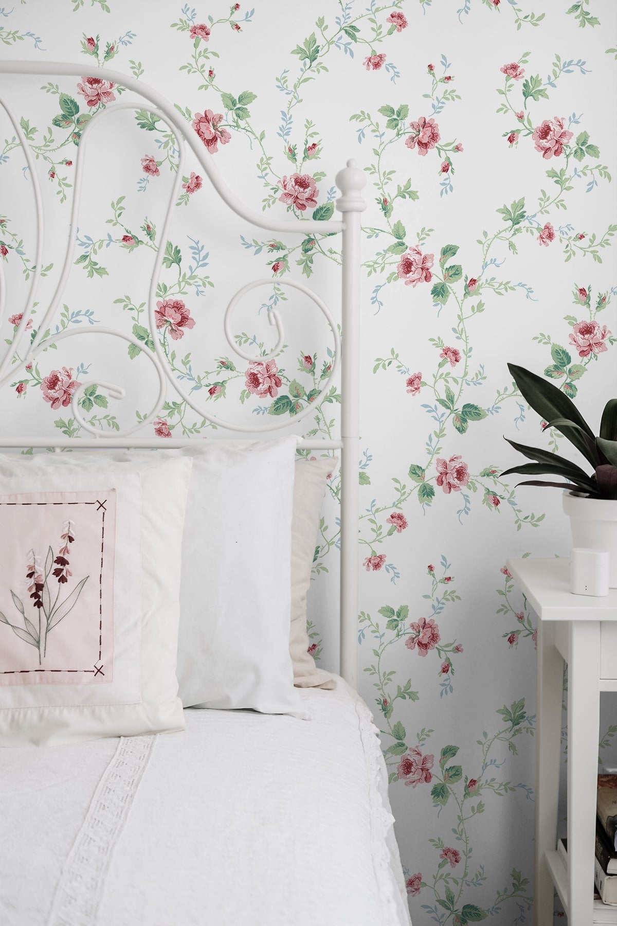 Blossom Floral Trail Peel and Stick Removable Wallpaper