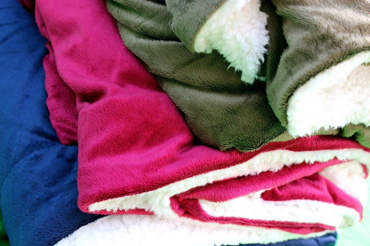 Super Soft Evergreen Micro Fleece Green Sherpa Throw Blanket