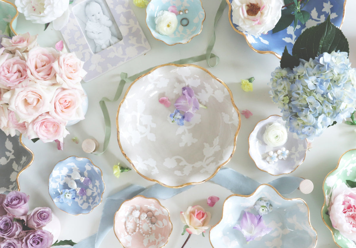 Chinoiserie Dreams Scalloped Bowls with 22K Gold Accent