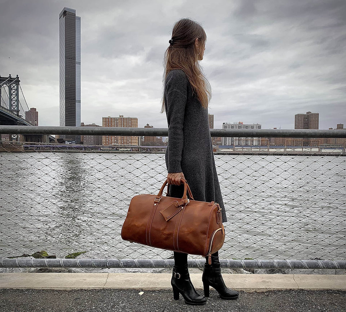 Large Leather Duffle Bag: Brown