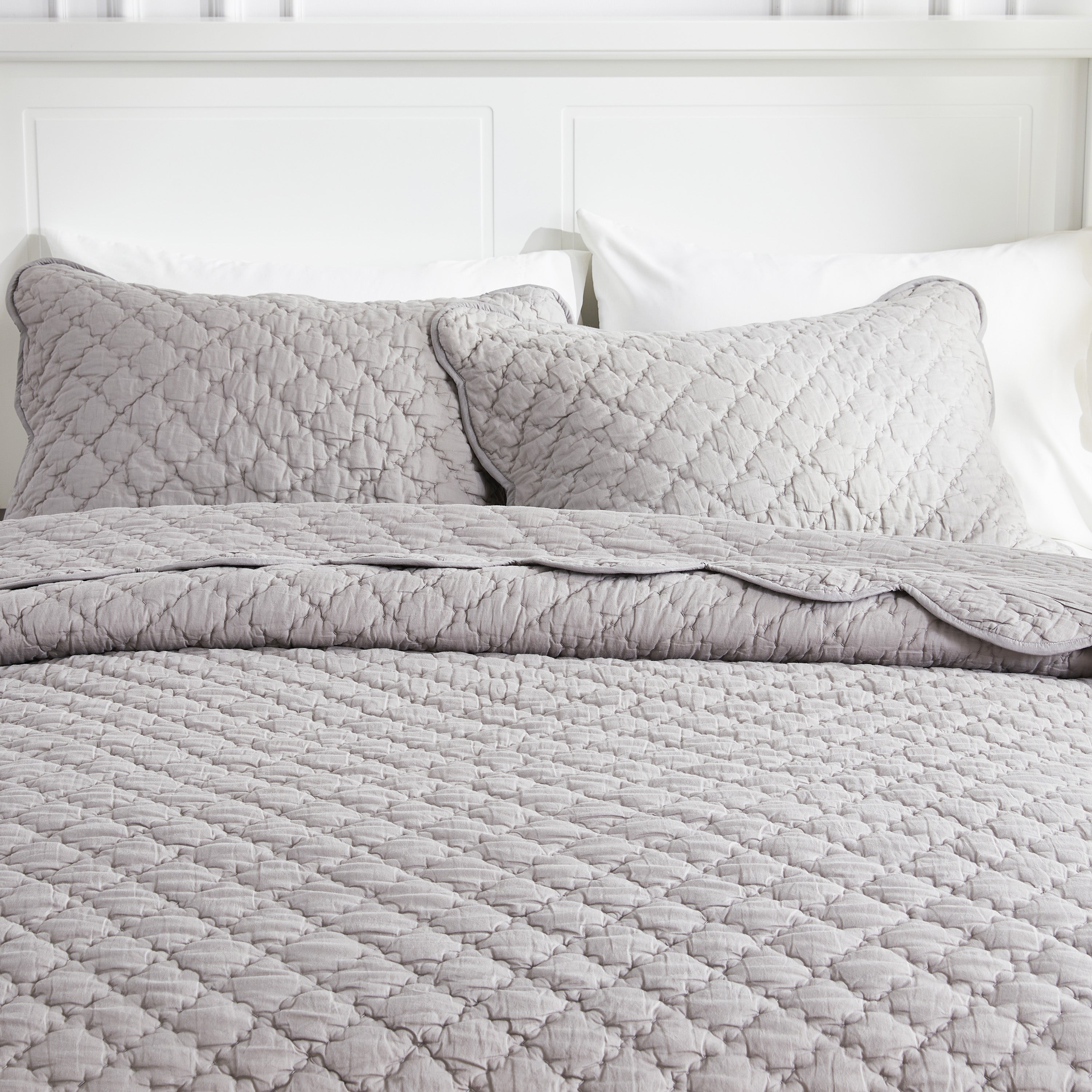 Diamond Scallop Cotton Voile Hand Stitched Quilt Set