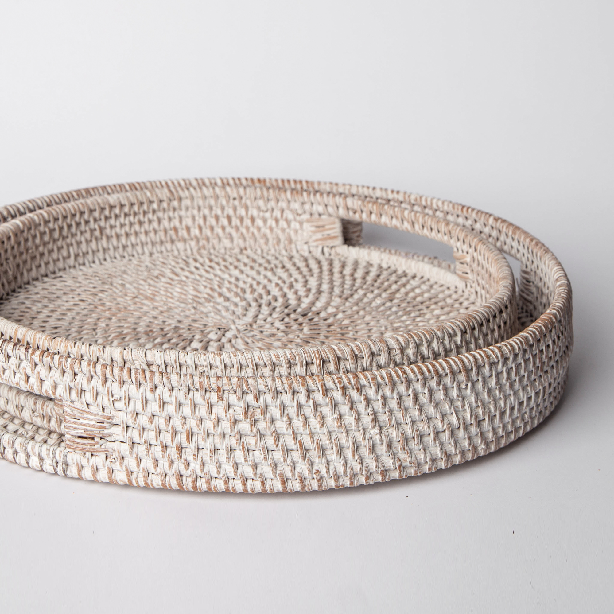 404 Round Rattan Tray — Decorative White Woven Tray for Coffee Table & Home