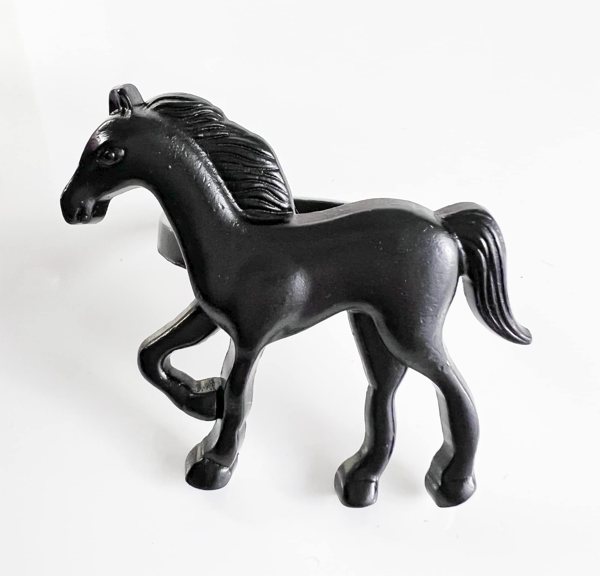 Fennco Styles Horse Metal Napkin Rings, Set of 4 - Silver Animal Napkin Holders for Home, Dining Table Décor, Banquets, Holidays, Family Gatherings and Special Occasions