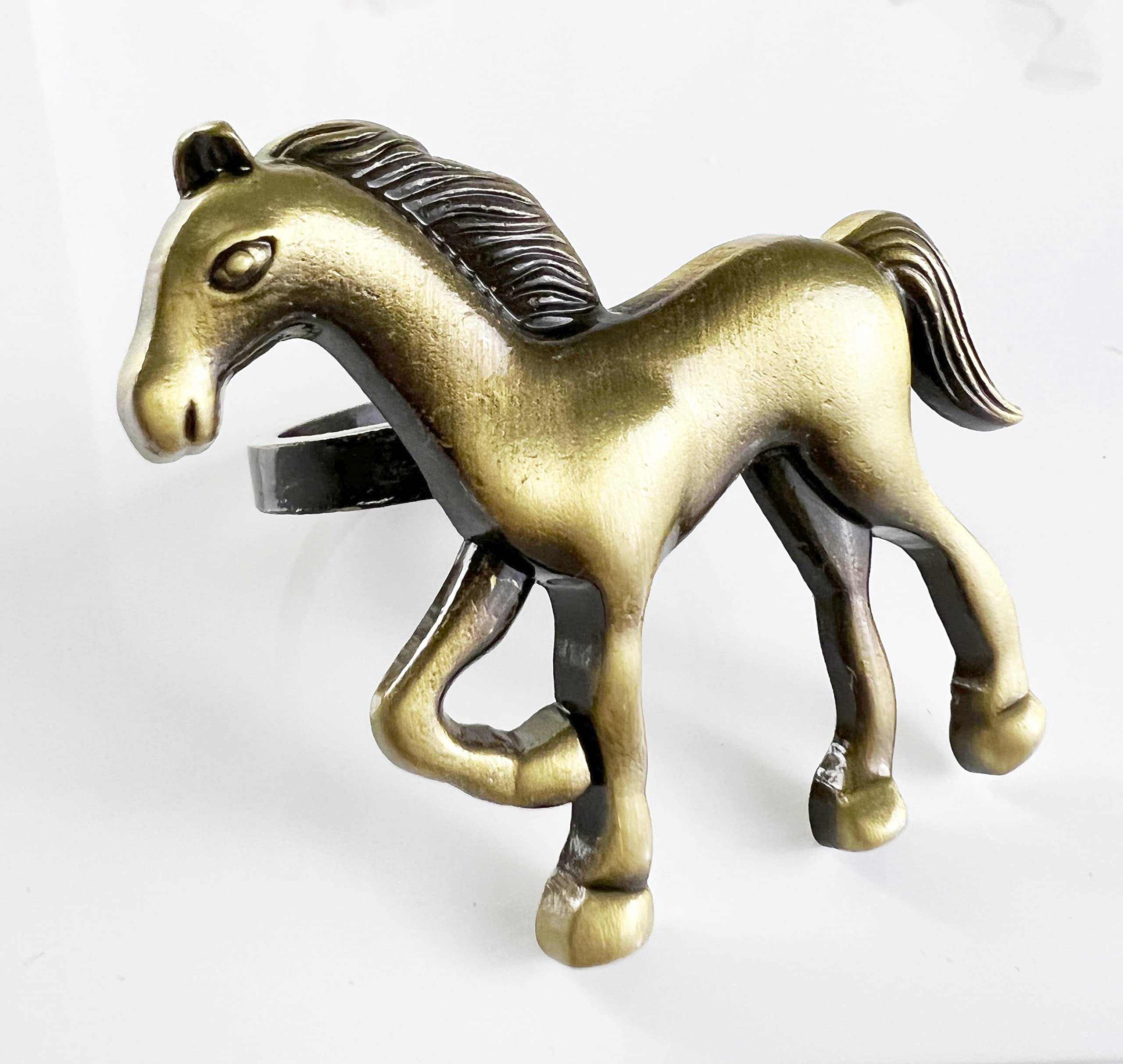 Fennco Styles Horse Metal Napkin Rings, Set of 4 - Silver Animal Napkin Holders for Home, Dining Table Décor, Banquets, Holidays, Family Gatherings and Special Occasions