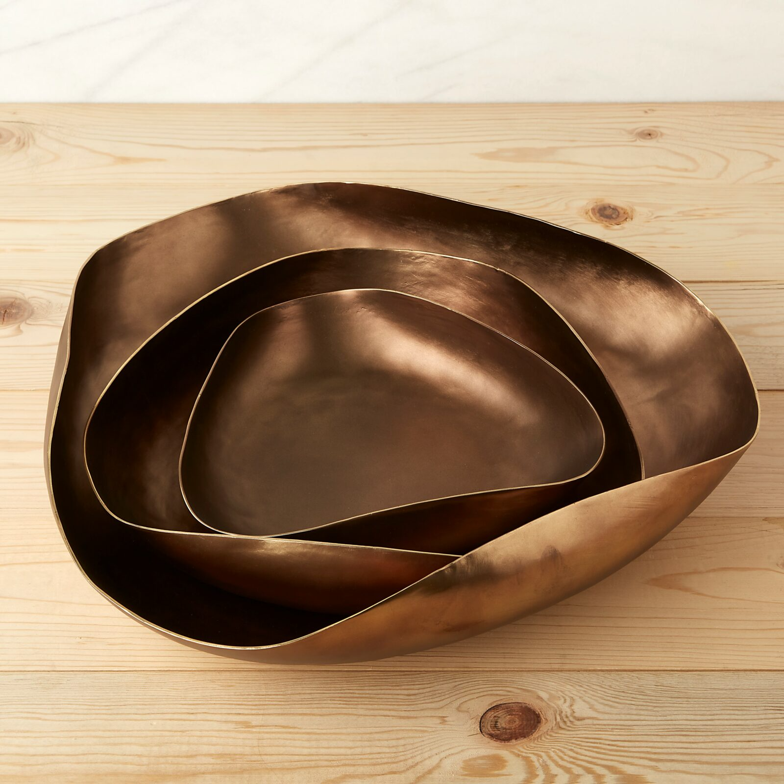 Galina Dish, Medium
