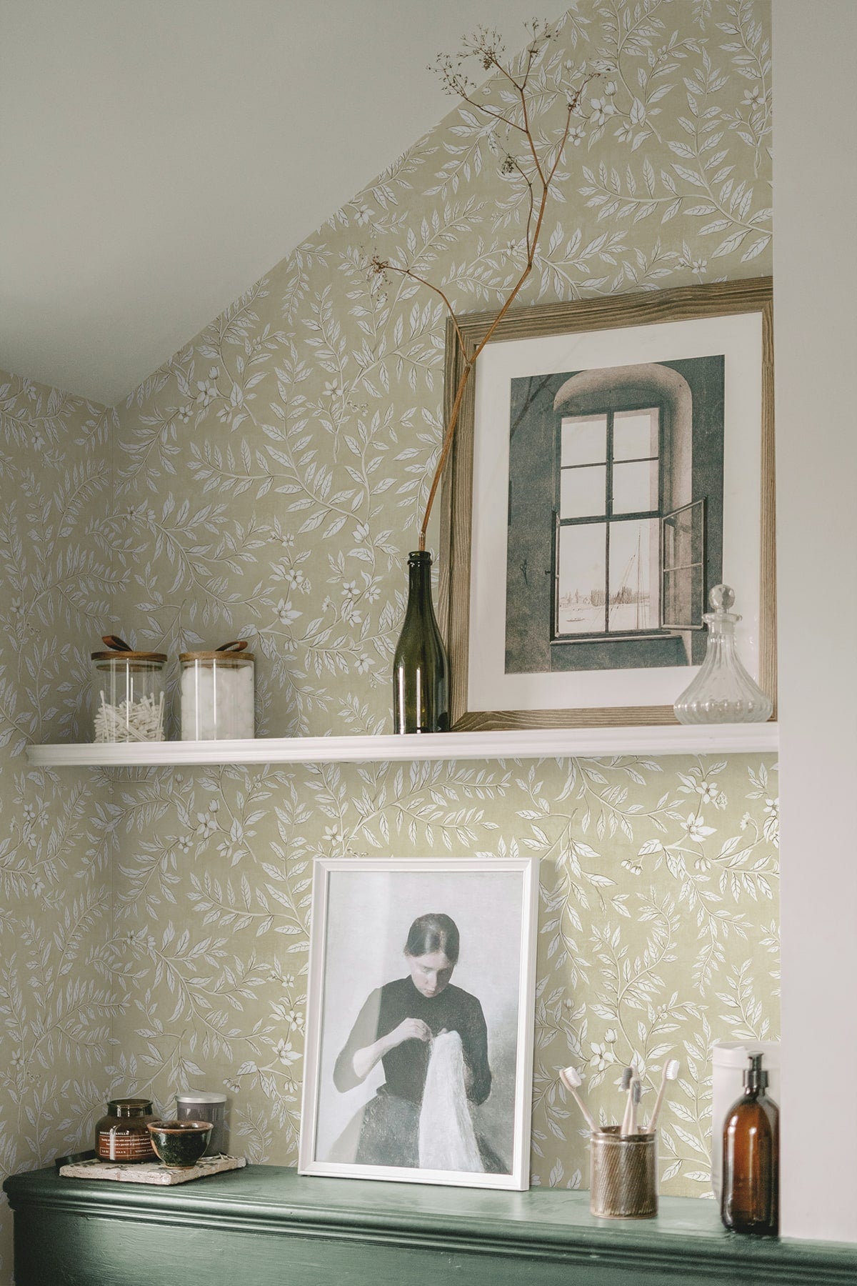 Vining Leaf Trail Premium Matte Non-Woven Peel and Stick Wallpaper
