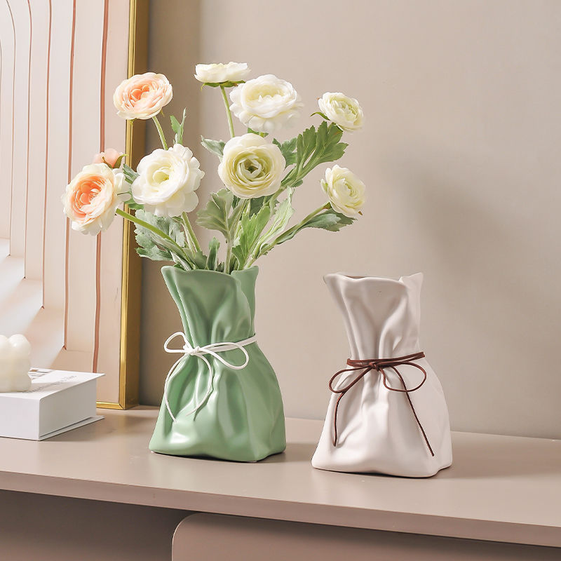 Resin Vase for Living Room and Dining Table, Flower Arrangement Decorative Piece with Elegant Style