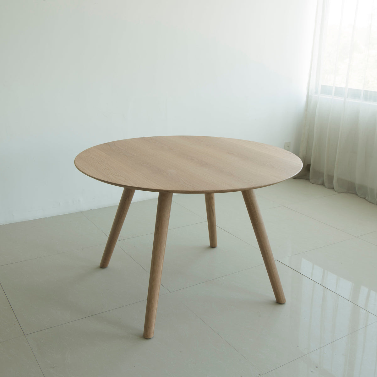 Isabella Mid Century round dining table set - Oak