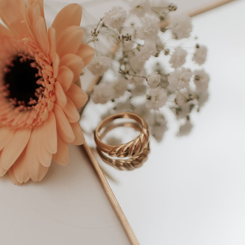 Wren Twist Ring