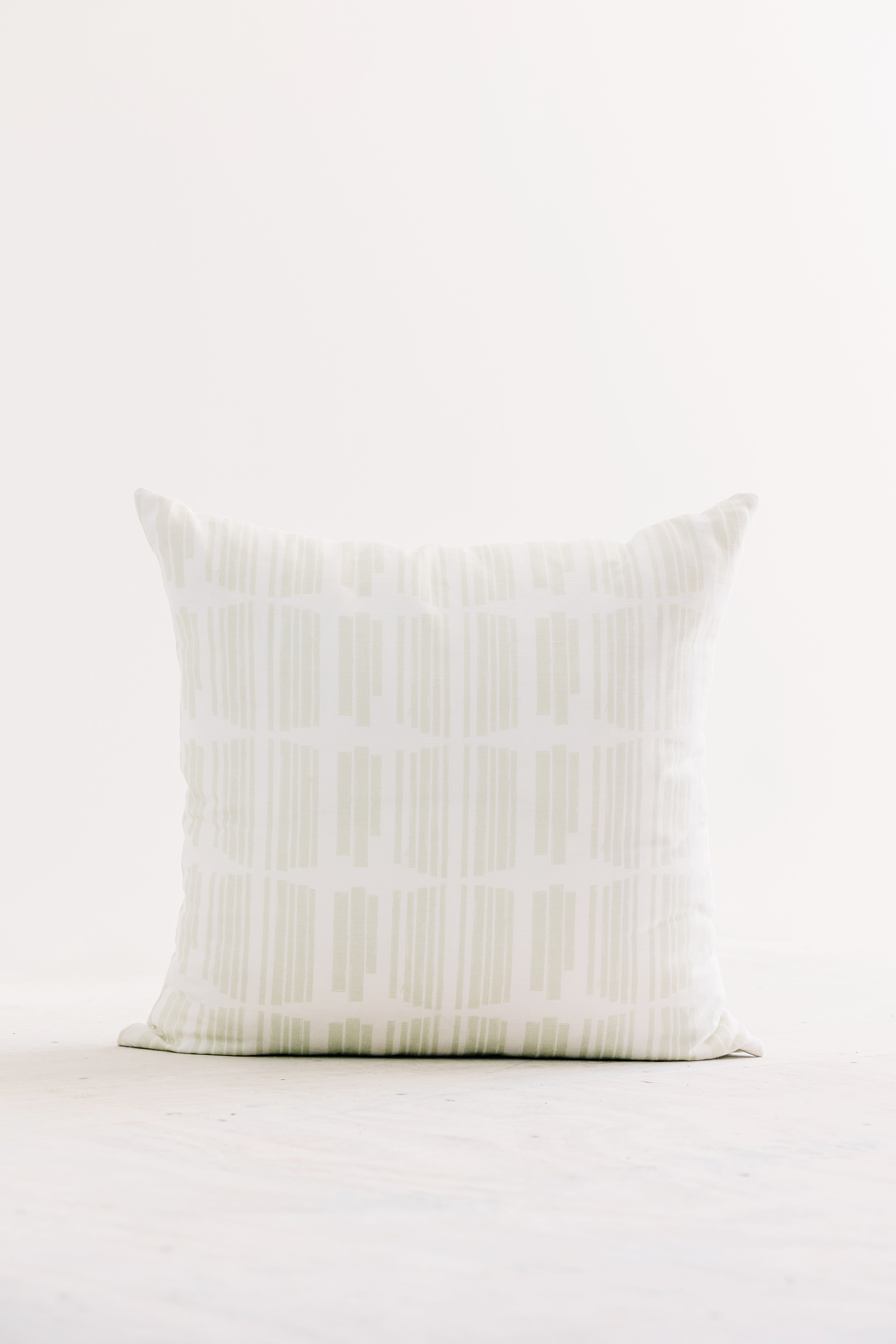 Marguerite in Neptune 24" x 24" Pillow