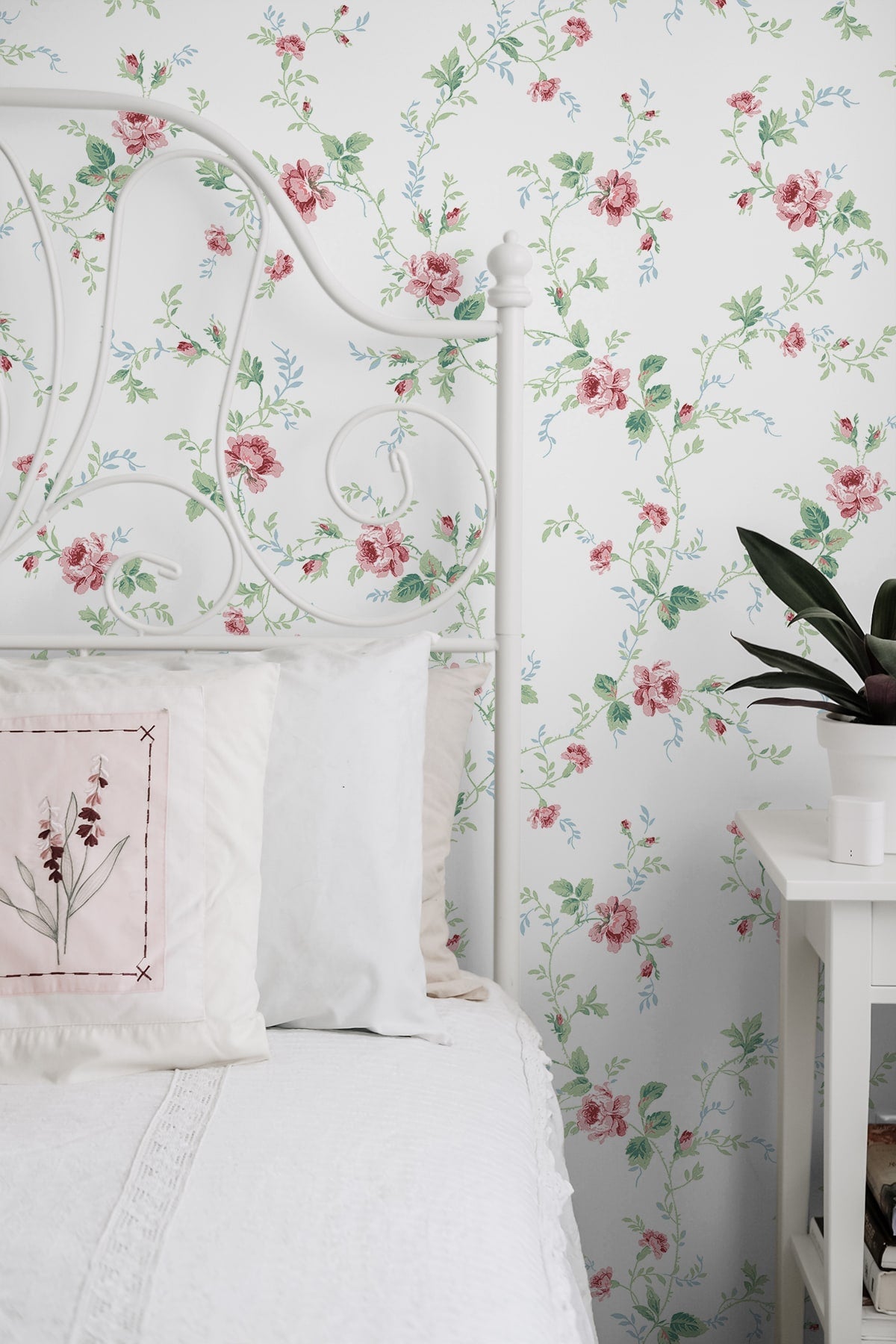 Blossom Floral Trail Peel and Stick Removable Wallpaper