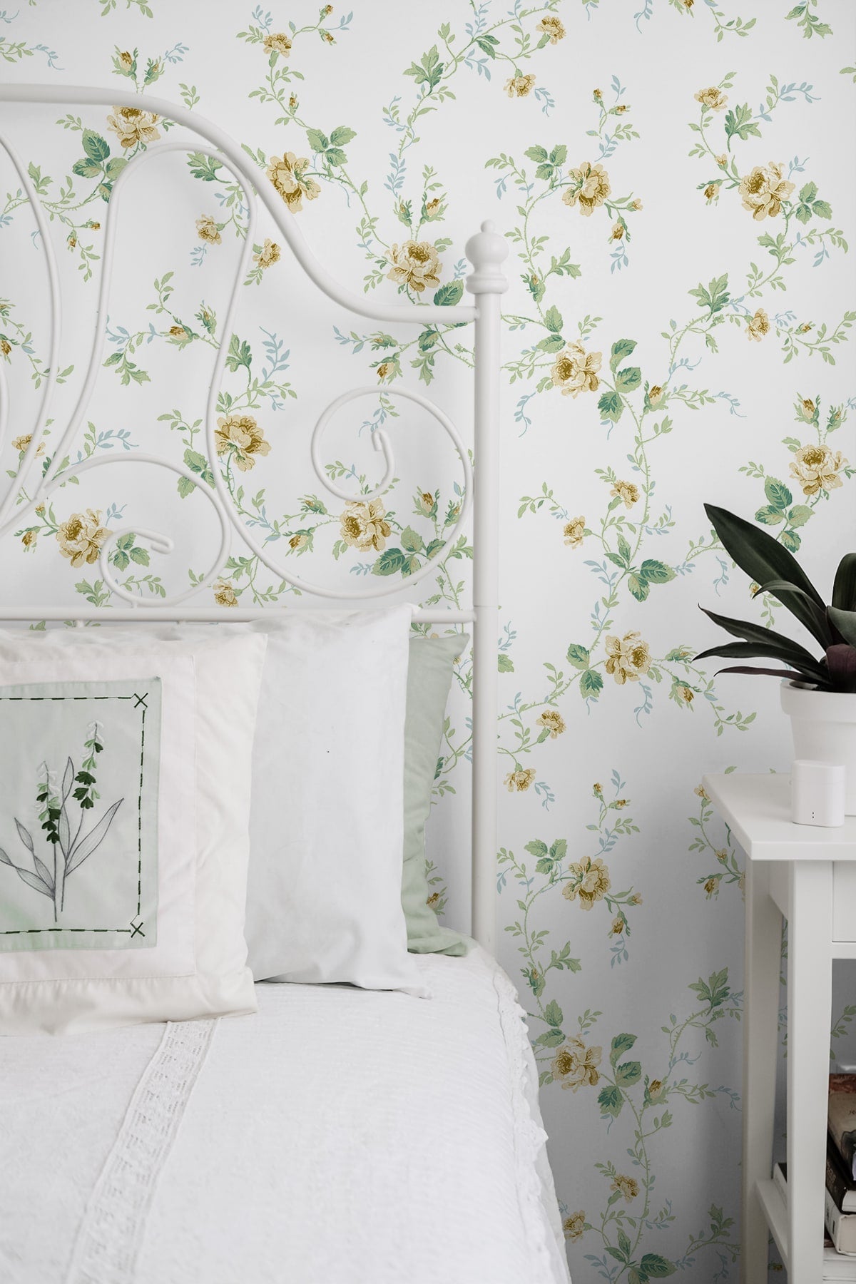 Blossom Floral Trail Peel and Stick Removable Wallpaper