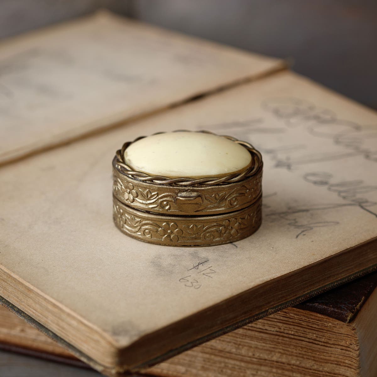 Monsieur's Pill Box