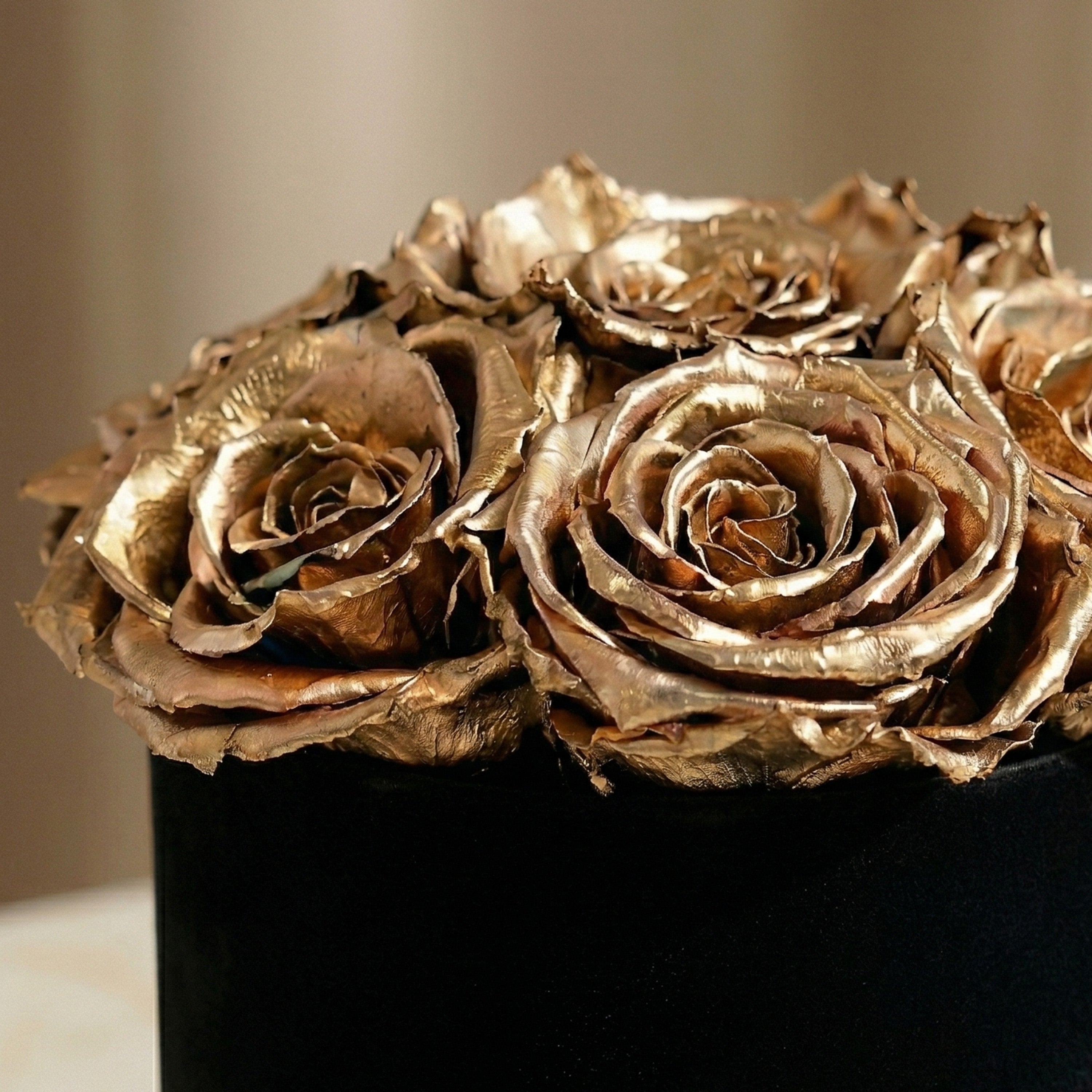 Essence Black Box | Gold Roses