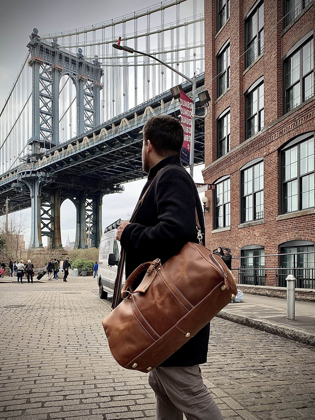 Large Leather Duffle Bag: Brown