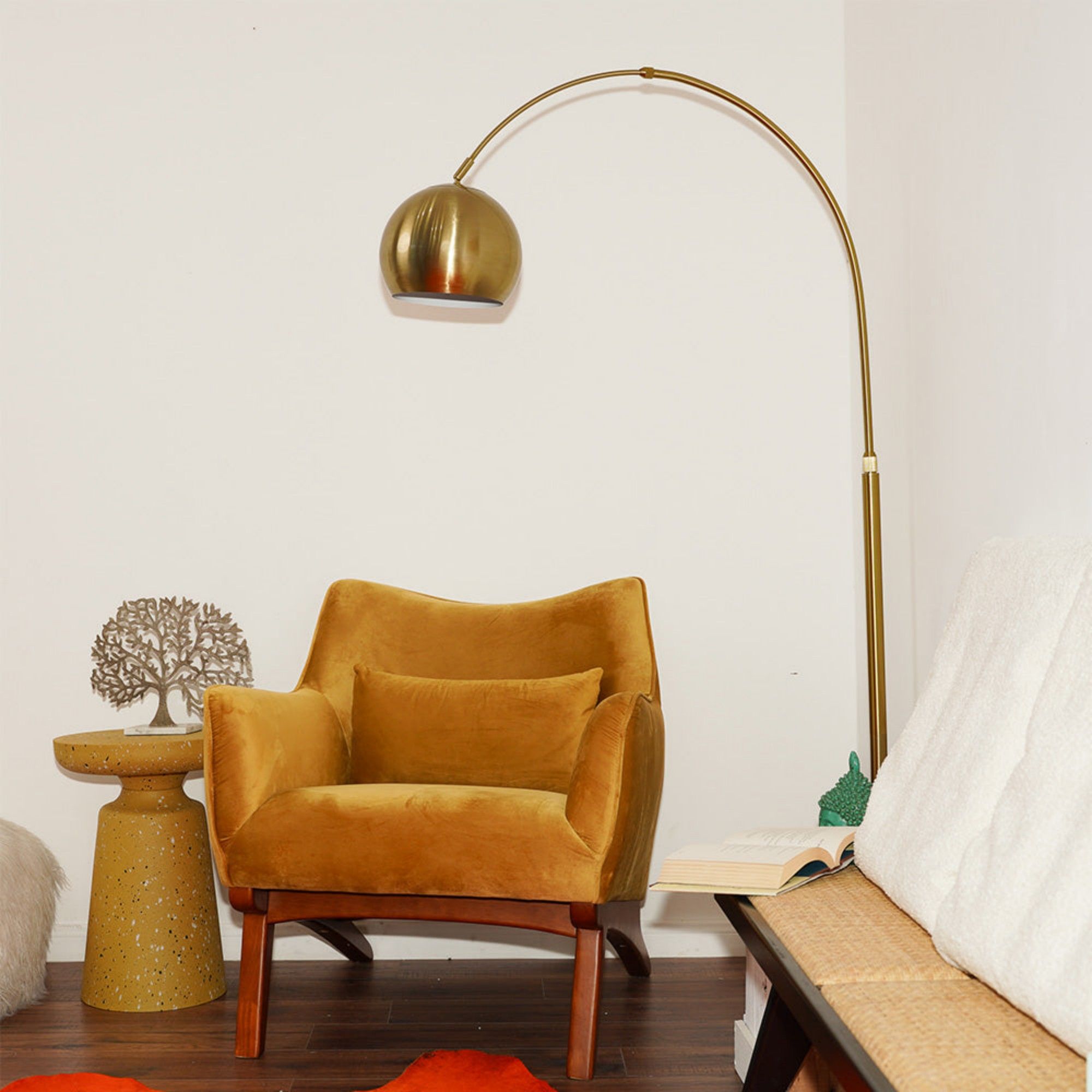 Oasis - Long Arm Gold Adjustable Floor Lamp With Round Marble Base - Gold / White Marble