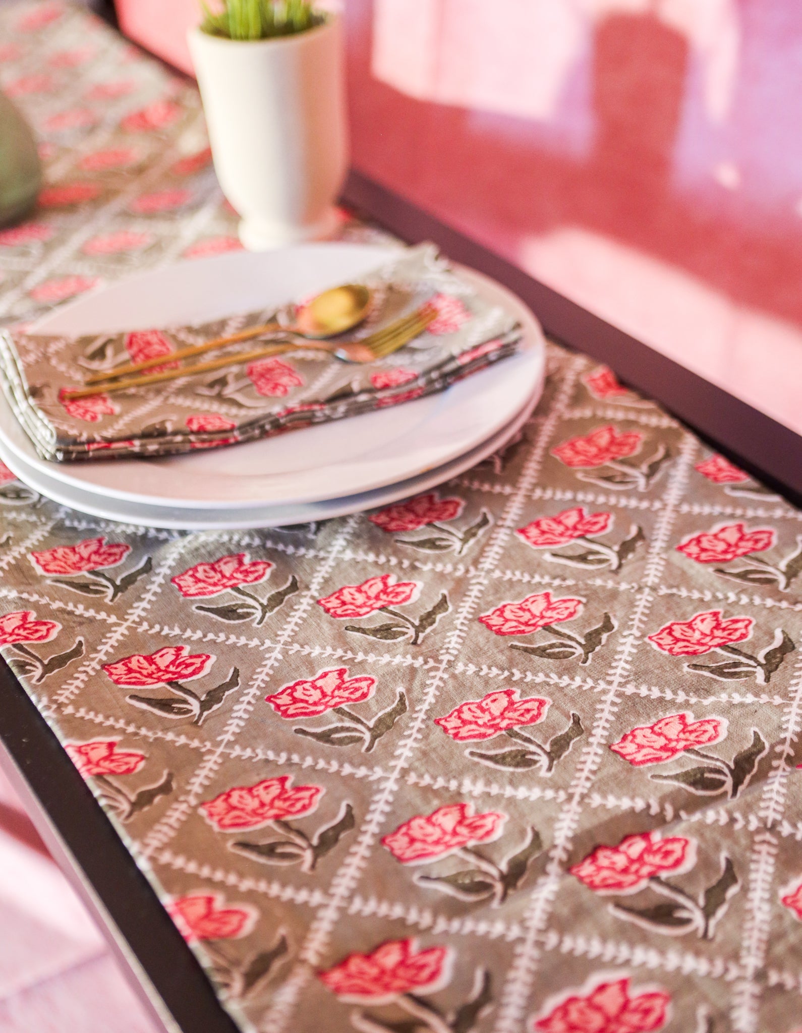 Noor - Pure Linen Handprinted Table Runner - Olive & Pink